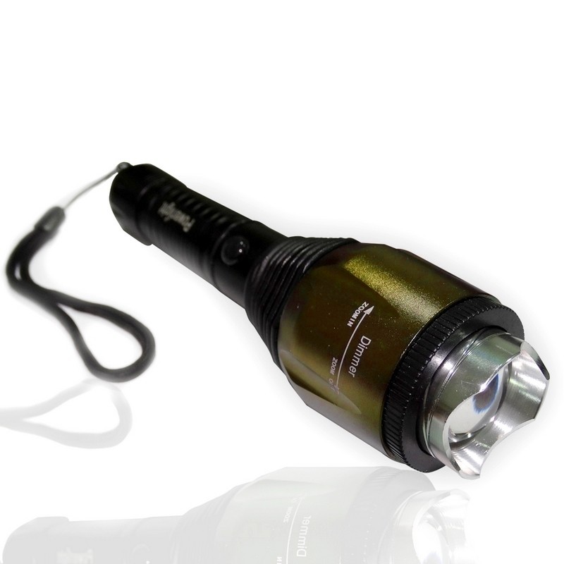 Lampe torche LED ultra puissante waterproof - portée 250 mètres à 25,90 €